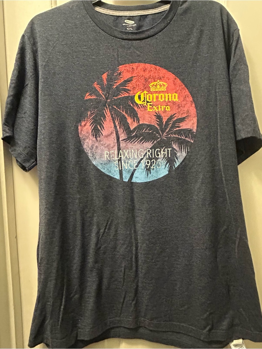 Retro Old Navy Graphic Sunset Relaxing Right Palm Design